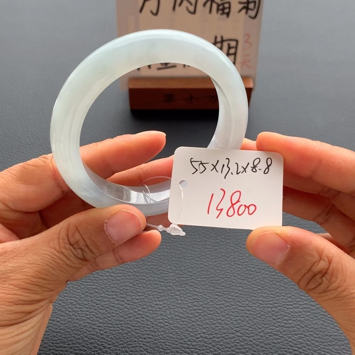 翡翠手镯未镶嵌翡翠手镯