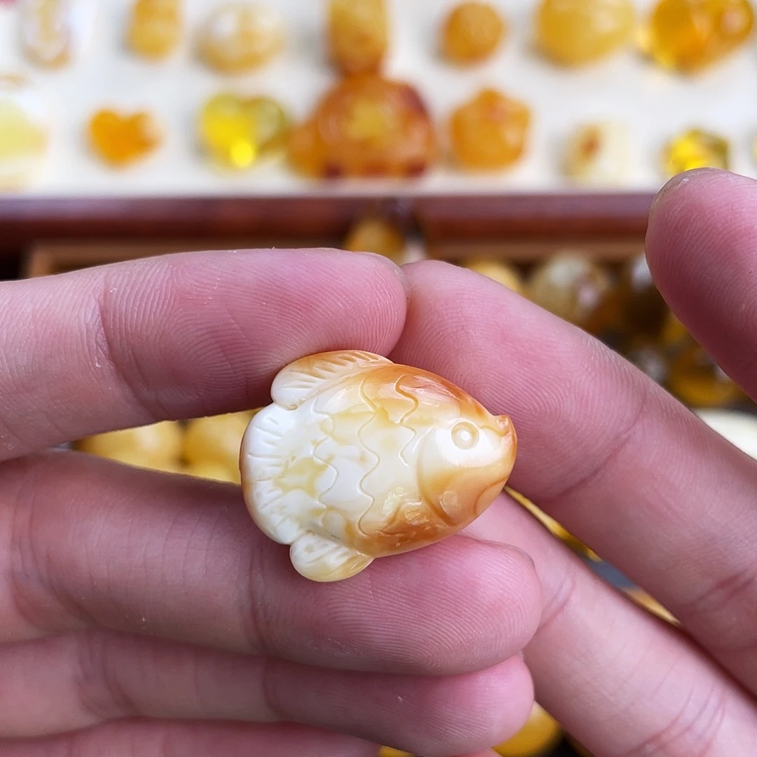 琥珀未镶嵌珠宝奇石