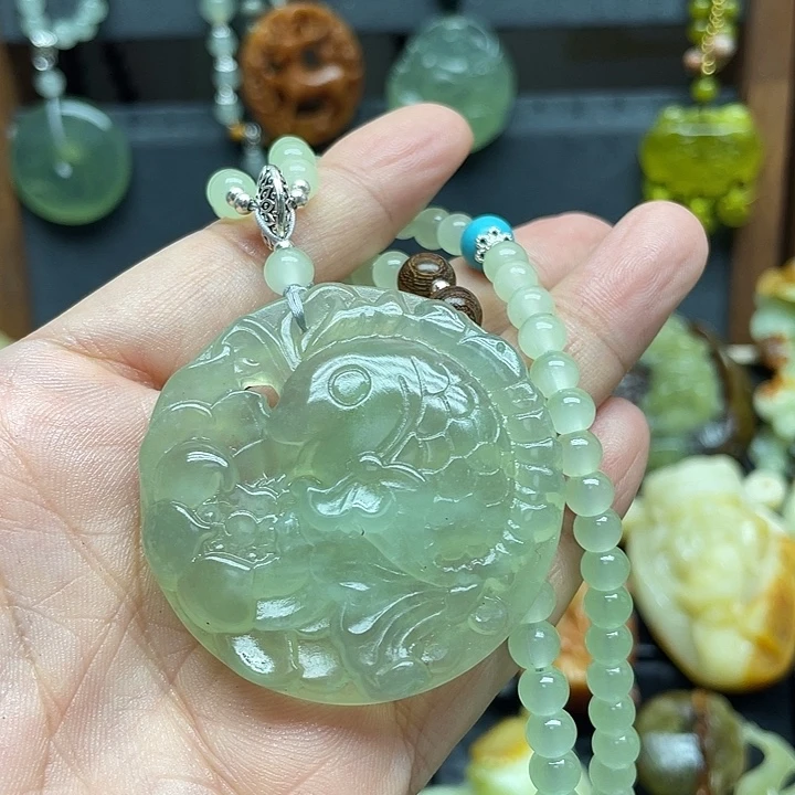 蛇纹石玉未镶嵌颈饰