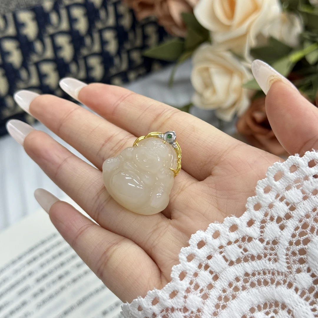 【凰一品】和田玉藕粉佛公吊坠18k金