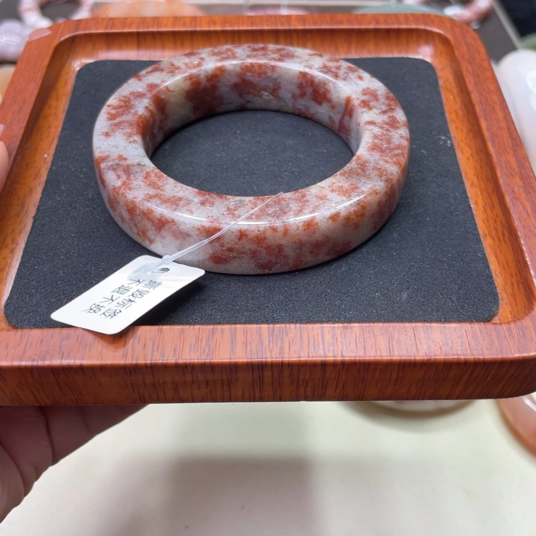 未镶嵌手镯石英岩玉