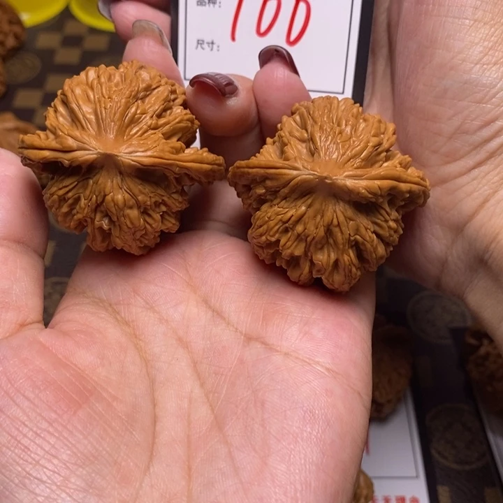 文玩核桃吊坠43虎头166