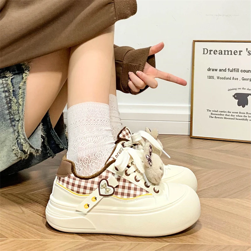 人本丑萌厚底小白鞋女2025新款冬季加绒保暖板鞋小众百搭面包鞋女