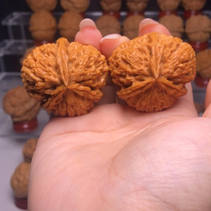 文玩核桃吊坠随*40盘龙玉凤三楞