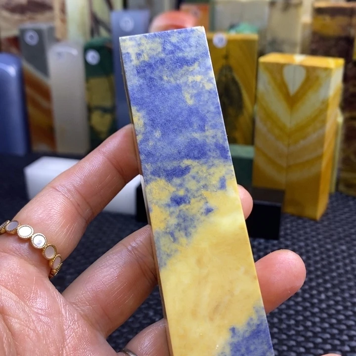 广东石上**水青田石印章石