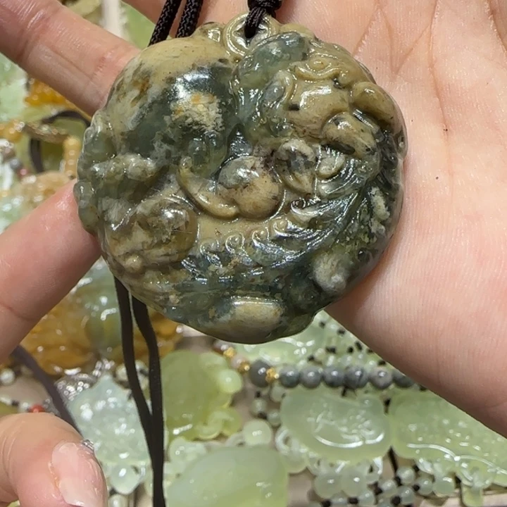 蛇纹石玉吊坠未镶嵌