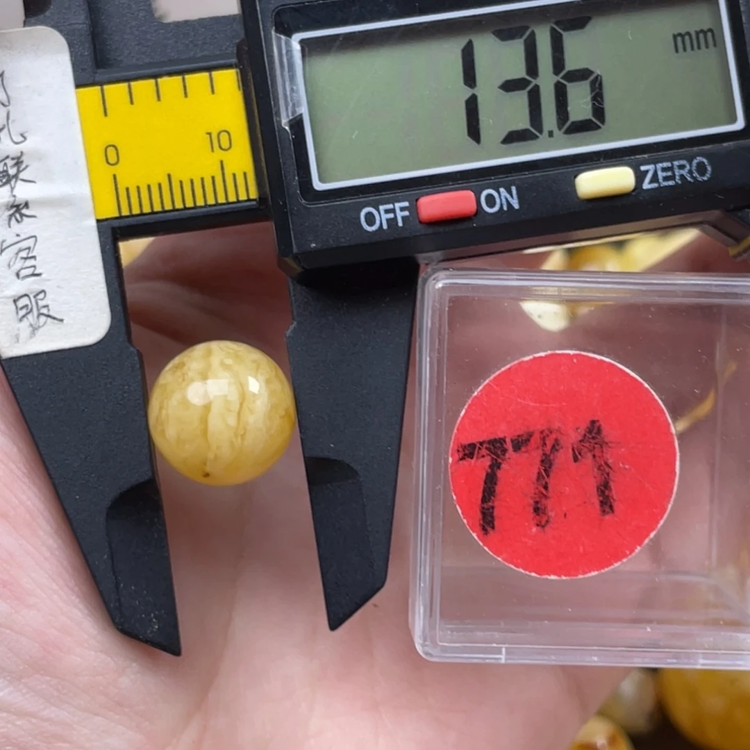 蜜蜡未镶嵌珠宝奇石