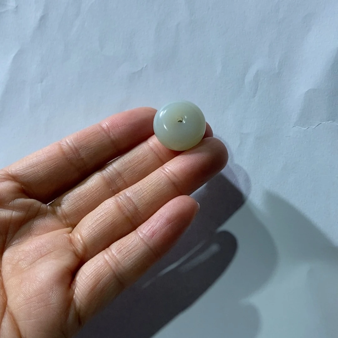 和田玉颈饰未镶嵌可**?