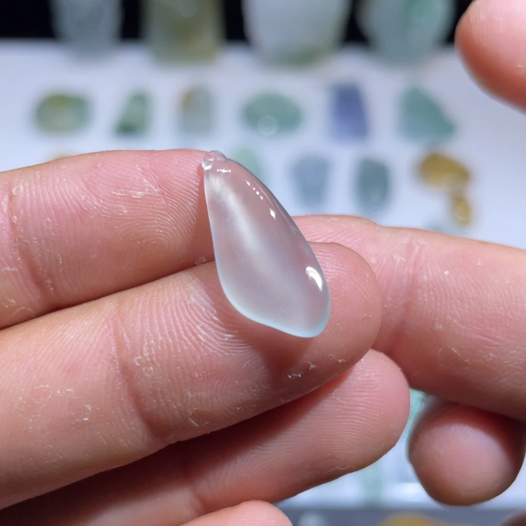 颈饰未镶嵌翡翠随形瓜