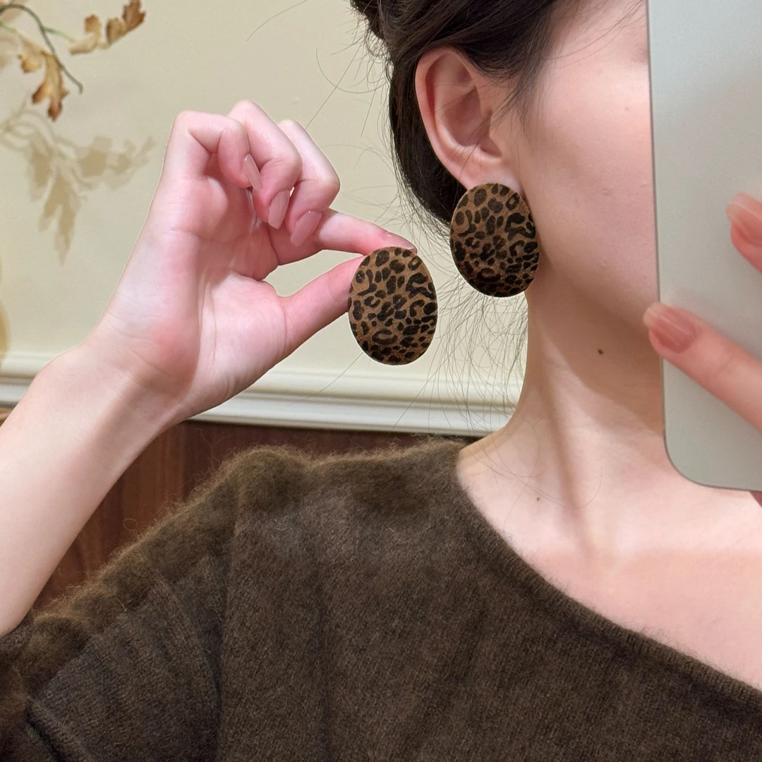 铜合金布艺耳饰 【暖冬】轻奢小众豹纹复古简约欧美高级感港风耳钉