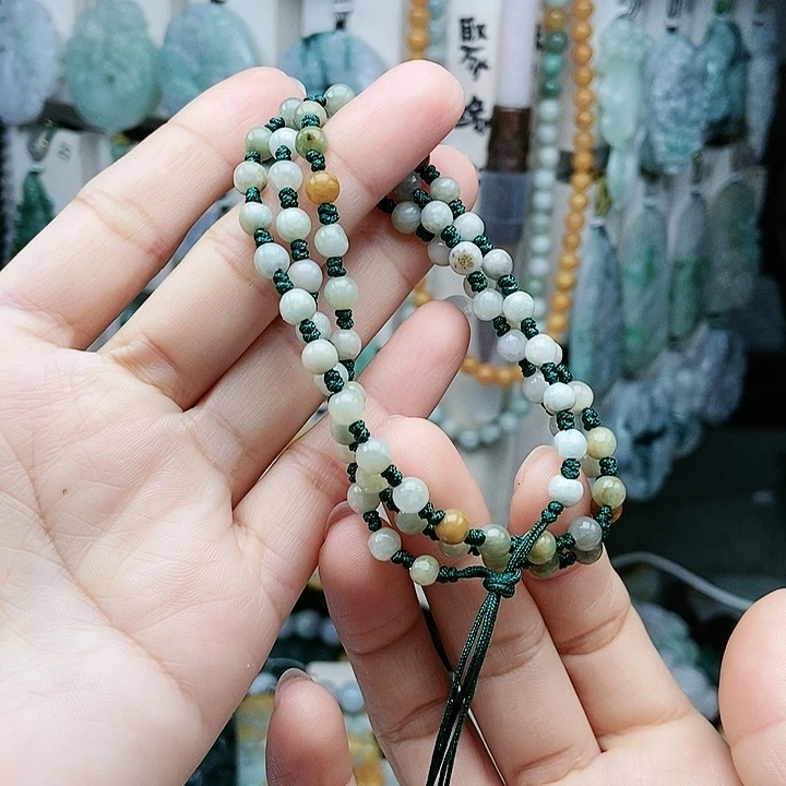 颈饰足铂镶嵌翡翠翡翠