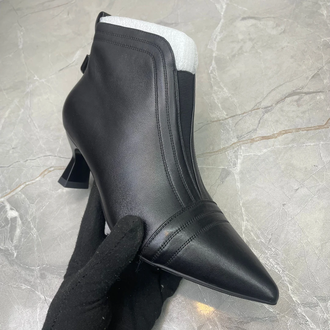 c (孤品）36码粗跟女靴(羊皮)9910-52