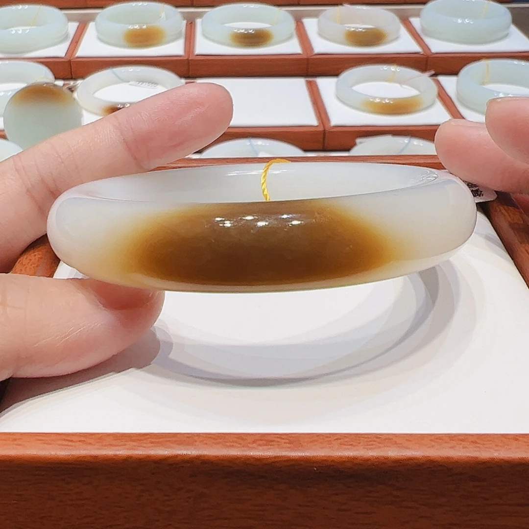 和田玉未镶嵌手镯一口糖5253