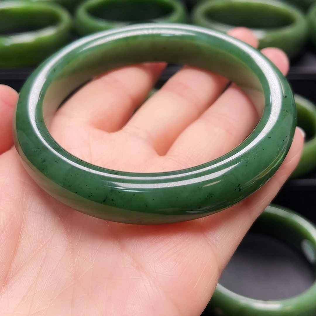 和田玉（碧玉）未镶嵌手镯