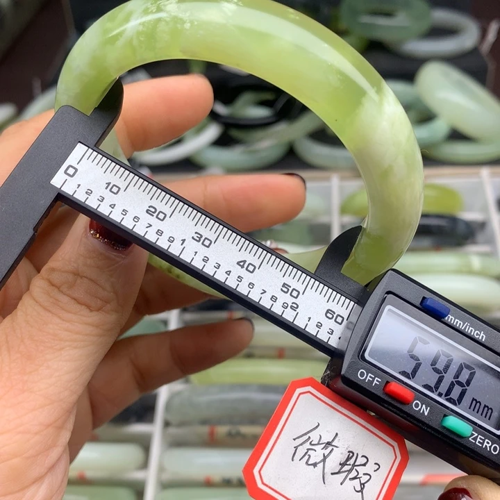 蛇纹石玉未镶嵌手镯943