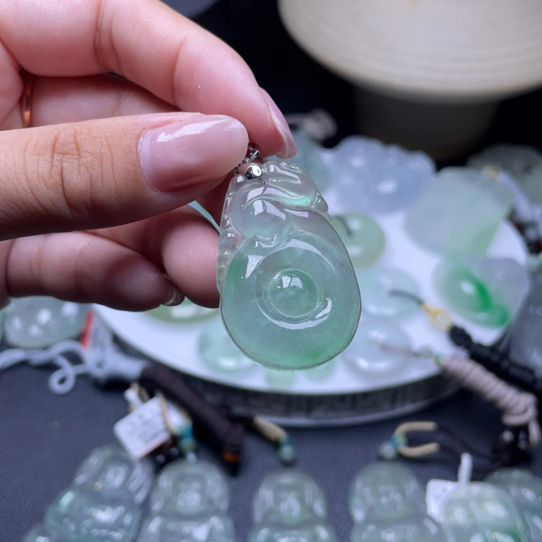 颈饰未镶嵌翡翠