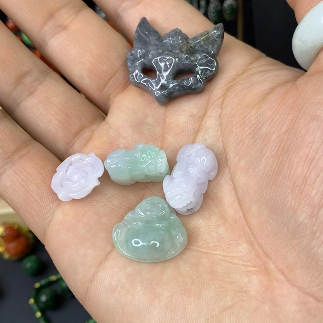 颈饰未镶嵌翡翠吊坠