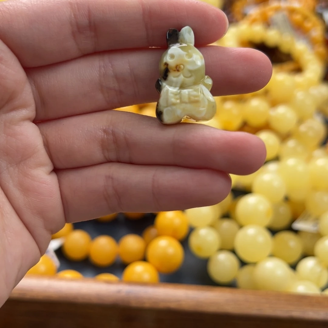 未镶嵌琥珀珠宝奇石