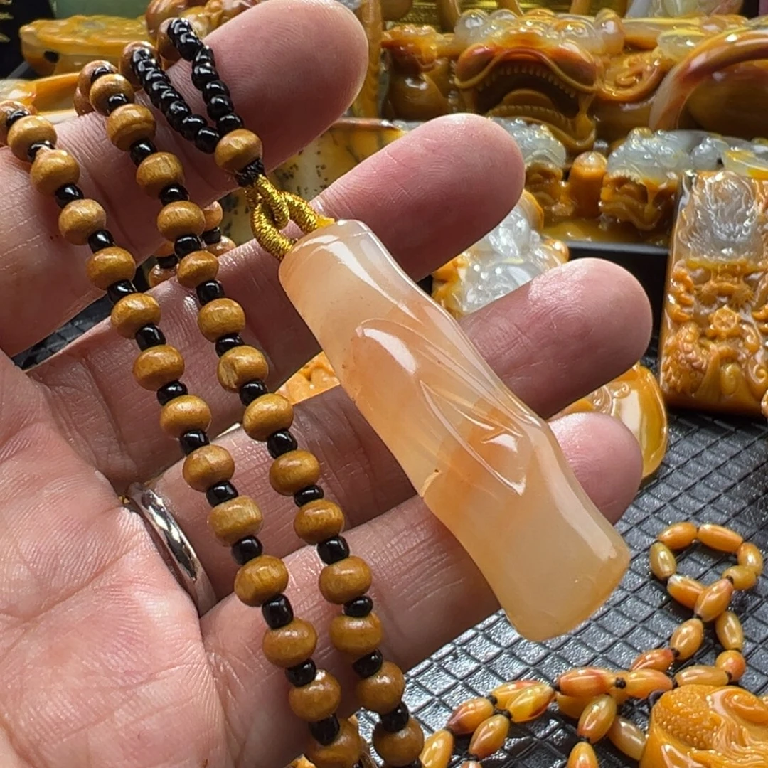 石英质玉未镶嵌颈饰