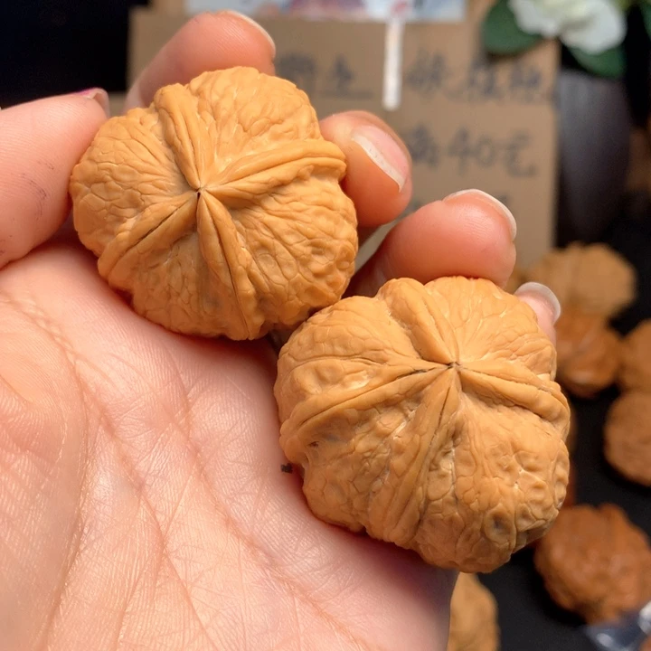 桃核把件浮*文玩核桃