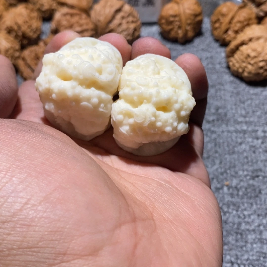 文玩核桃把件蛤蟆头雕刻