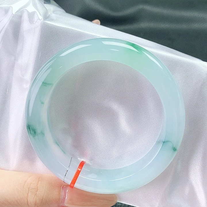 翡翠手镯未镶嵌54圈