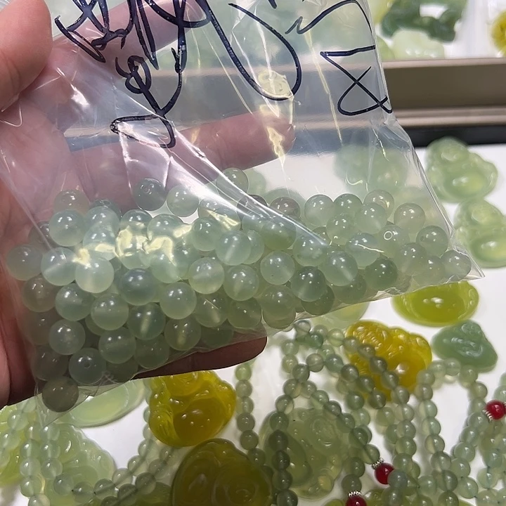 蛇纹石玉颈饰未镶嵌飘****）