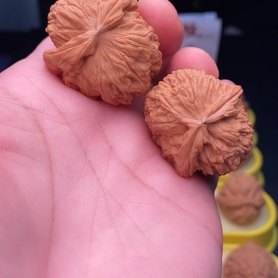 桃核把件白狮子异型尺寸35
