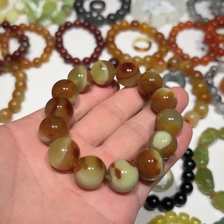 妮***。未镶嵌蛇纹石玉手串