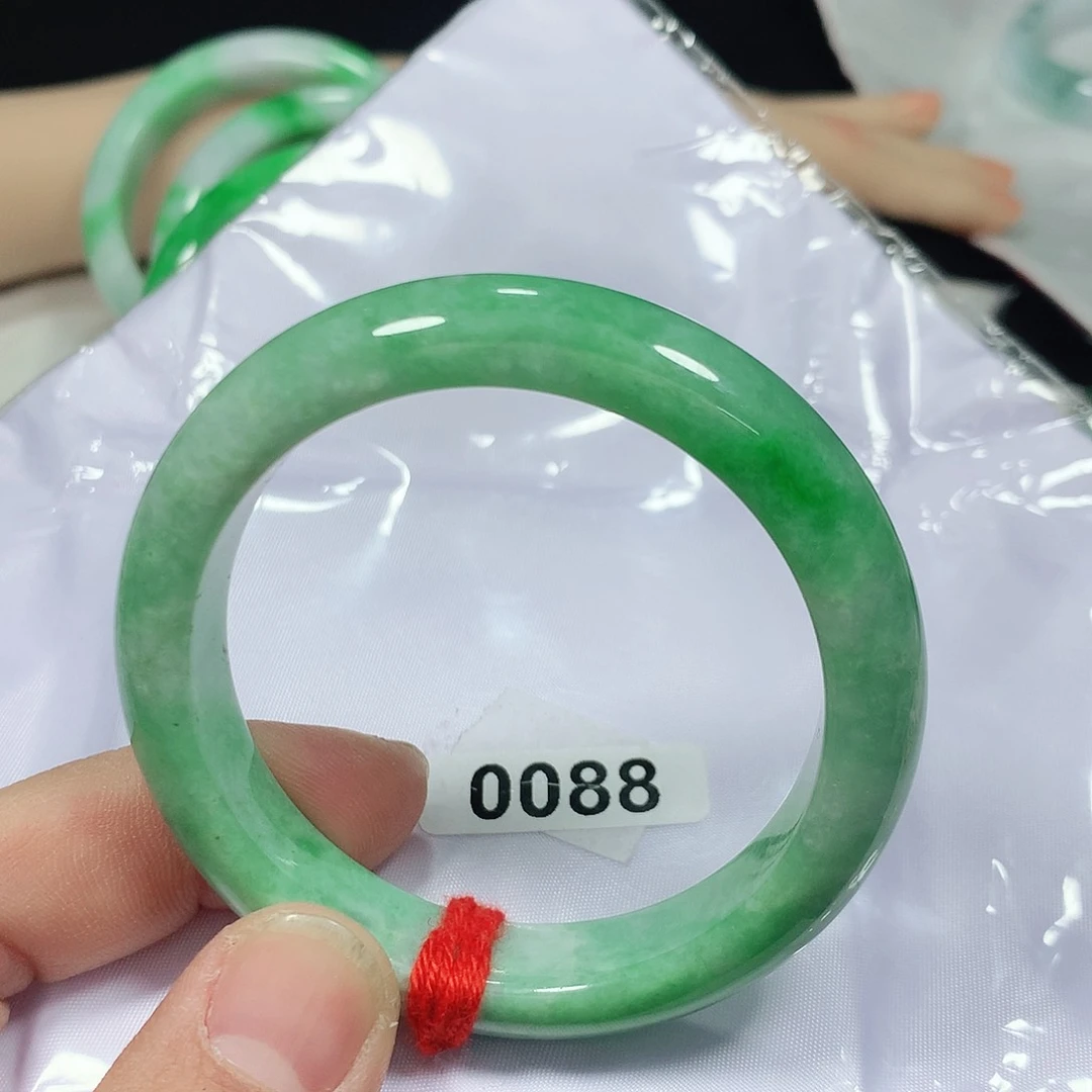 翡翠手镯未镶嵌天然缅甸翡翠手镯A货