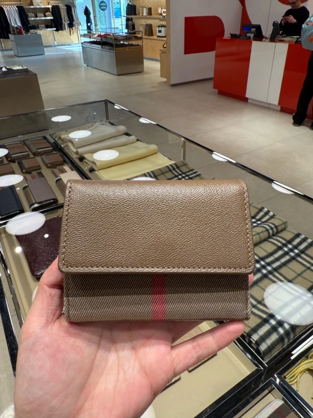 全新未使用 BURBERRY/博柏利 经典格纹拉链短款钱包三折女士钱包