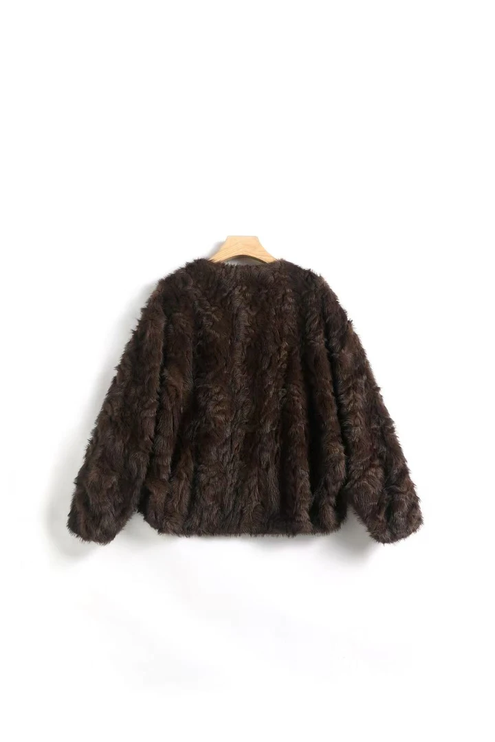 QC海宁毛毛短外套2024冬季新款时尚女装宽松蝙蝠袖设计师轻奢上衣