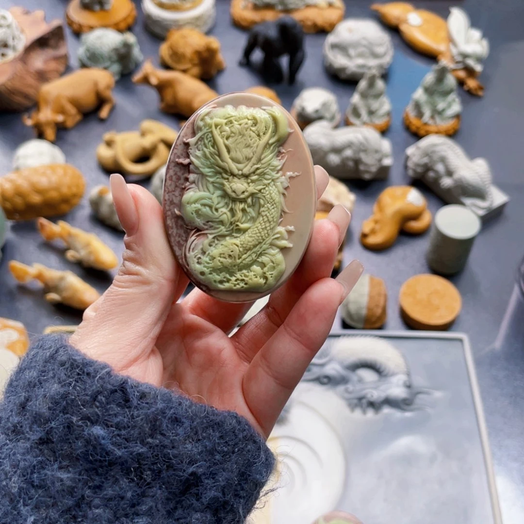 紫袍玉带石龙把件