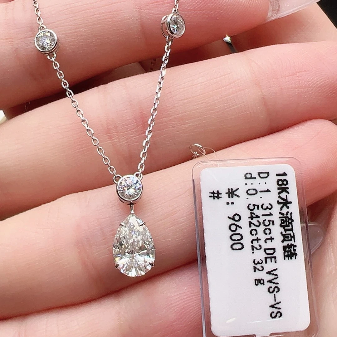 实验室培育钻石18K金镶嵌套链1.3克拉，水滴项链k白