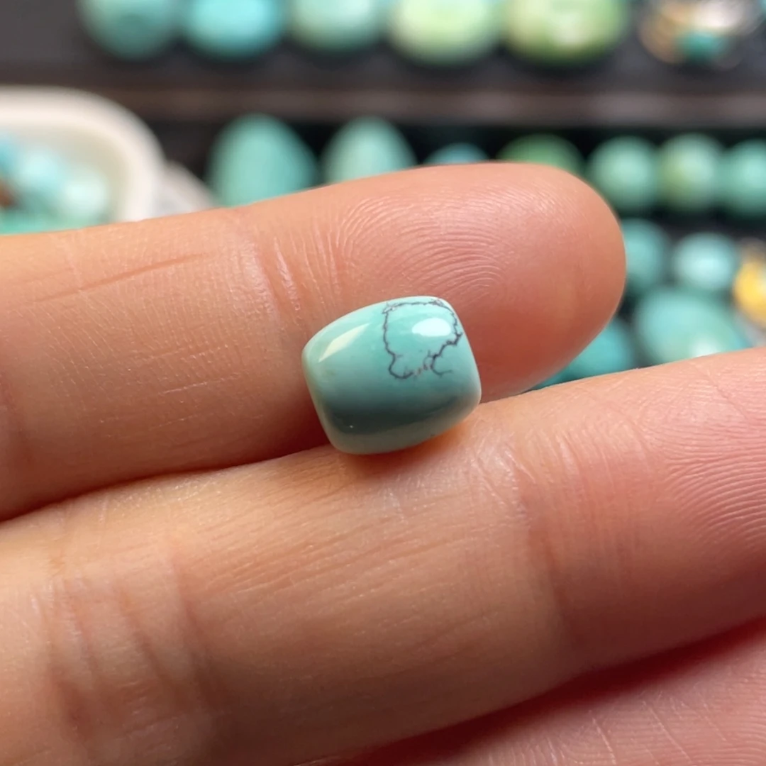 绿松石未镶嵌颈饰