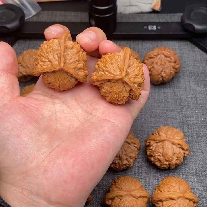 文玩核桃把件三棱41