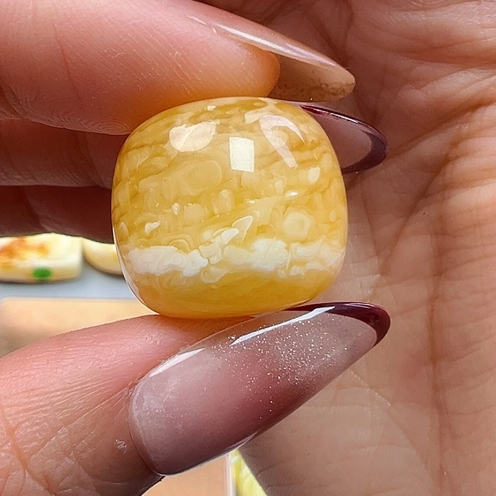 蜜蜡未镶嵌珠宝奇石