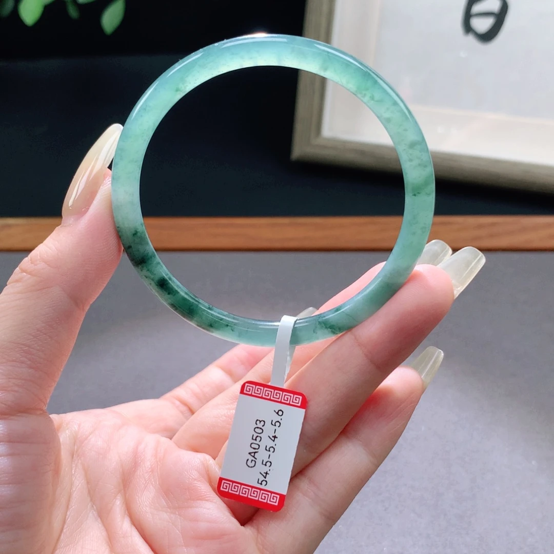 翡翠手镯未镶嵌天然翡翠手镯