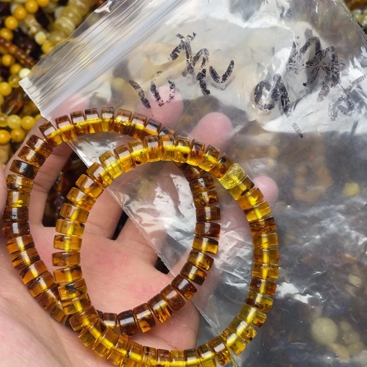 未镶嵌琥珀珠宝奇石