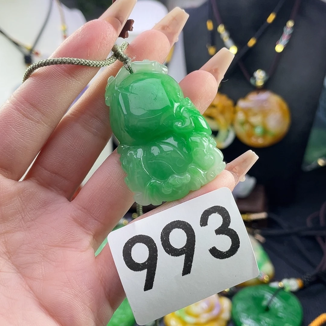 翡翠未镶嵌吊坠(赠链)