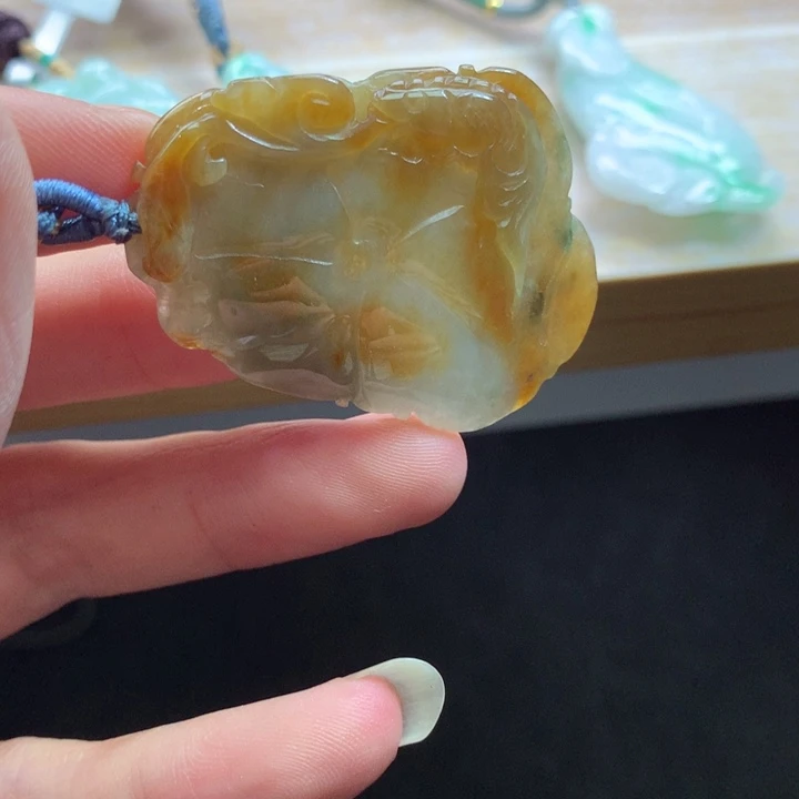 翡翠未镶嵌颈饰吊坠