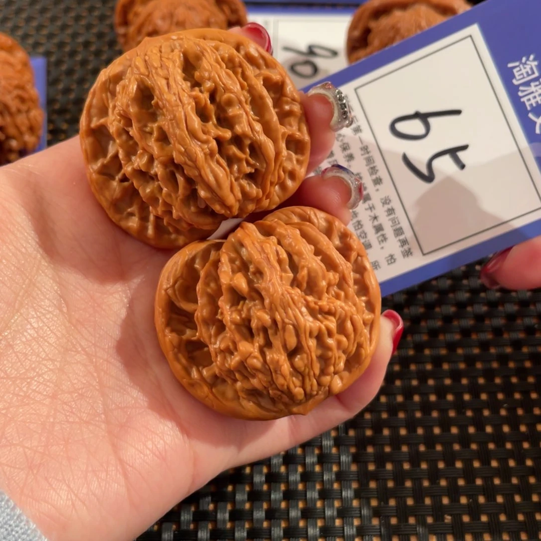 文玩核桃把件65号43尺虎头