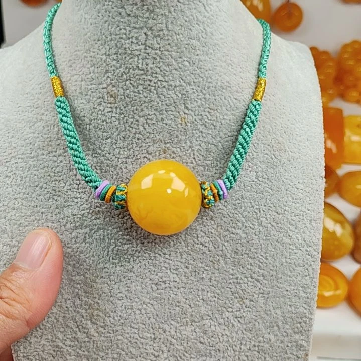 蜜蜡吊坠(赠链)未镶嵌24圆珠子