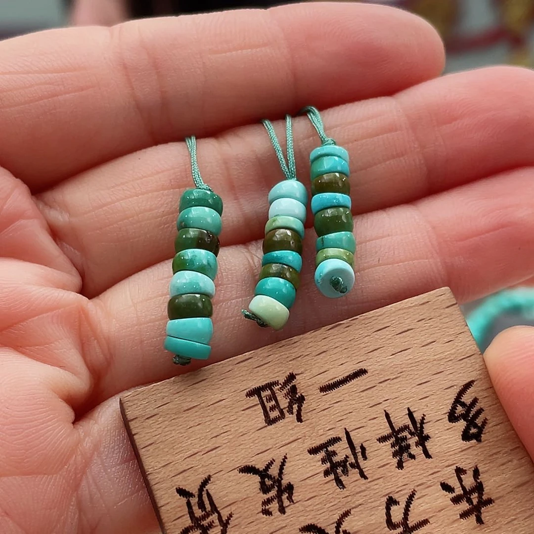 绿松石颈饰未镶嵌