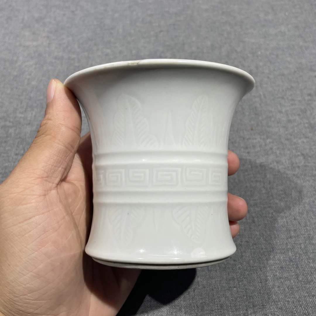 【拍卖】Lot 23027 白釉蕉叶纹束腰笔筒