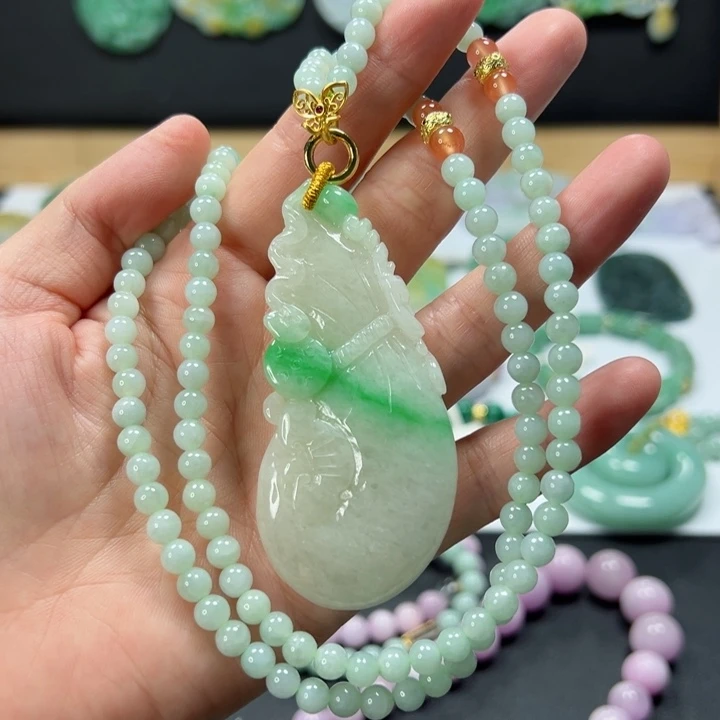 颈饰未镶嵌翡翠吊坠