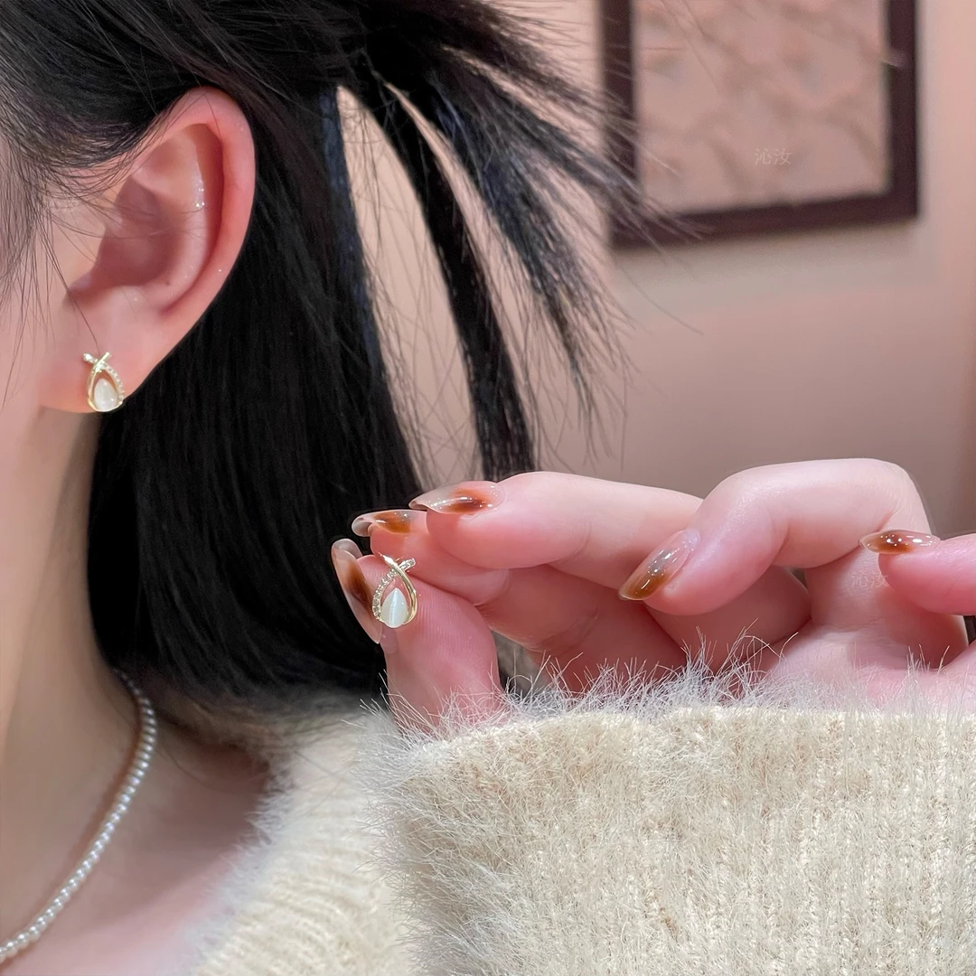 【沁汝饰品】FM744金色水滴质感耳钉轻奢时尚百搭简约