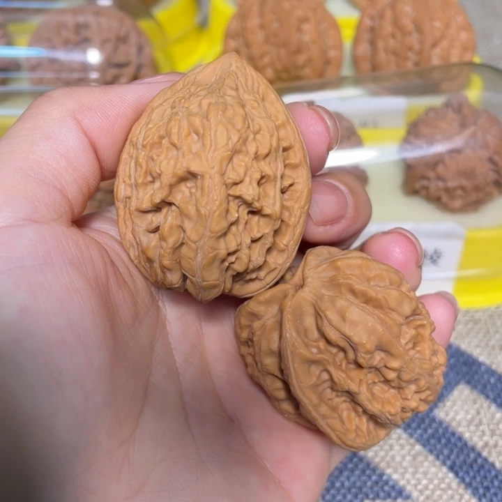 钢***儿文玩核桃吊坠大沽石