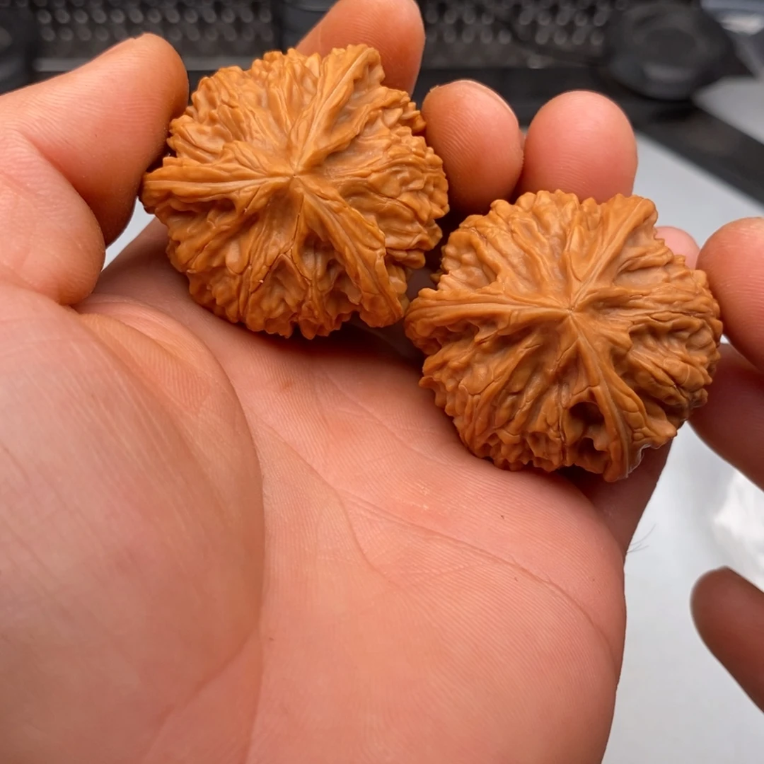 L***n把件文玩核桃40文山三棱