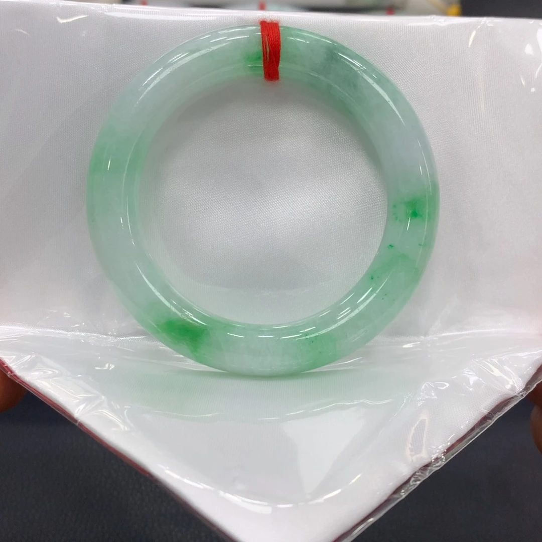 翡翠手镯未镶嵌翡翠3